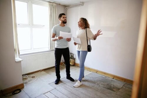 Couple tours home for wholesale real estate transaction