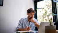 Online vs. Classroom Real Estate Classes: Find Your Ideal Learning Style