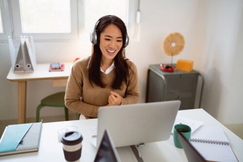 student studies for the NJ real estate exam
