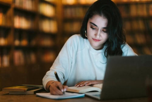 aspiring real estate agent studies for the real estate exam