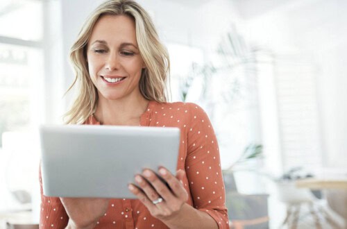 woman studies for the New York real estate salesperson exam