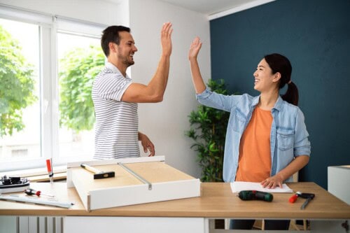 Real estate agent works with network to grow business.