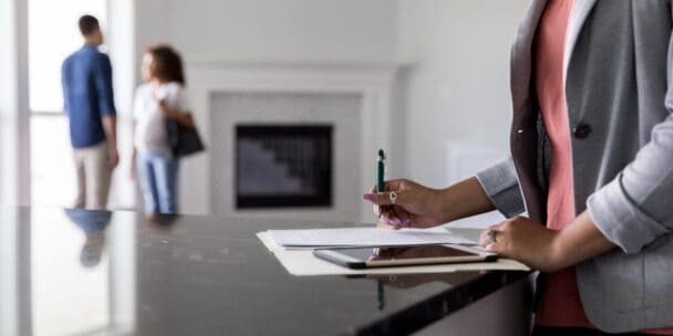 Real Estate Broker vs. Real Estate Agent: What’s the Difference?
